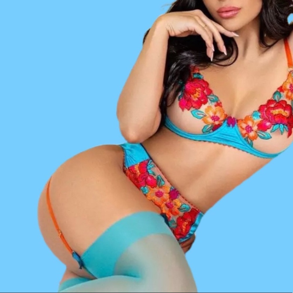 Bright Lace Flower Embroidered Lingerie Set